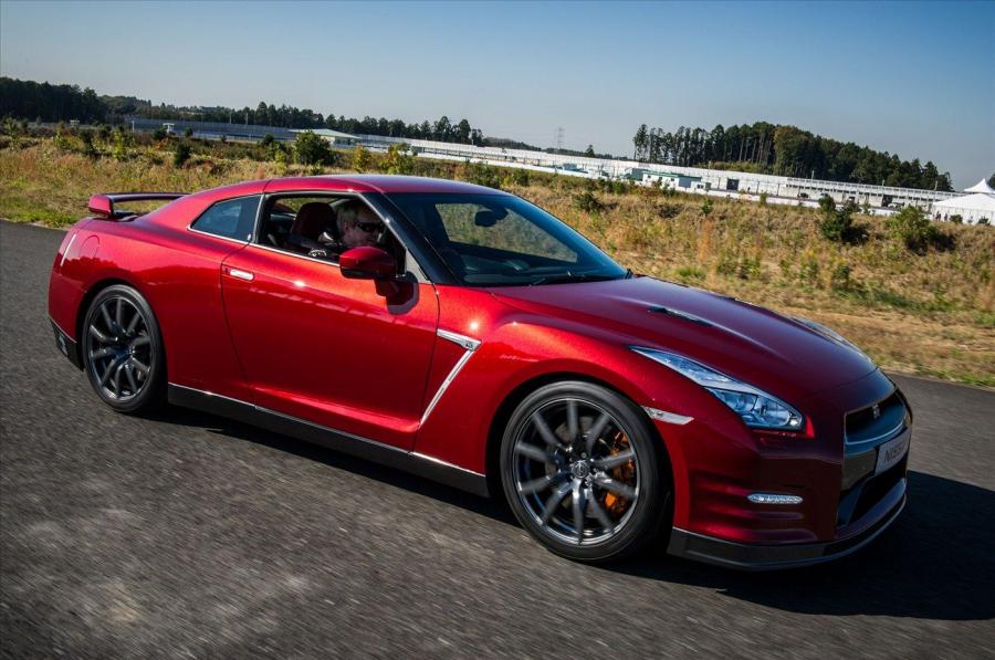  Nissan GT-R 2015 года  (JP) (фото 3 из 10)